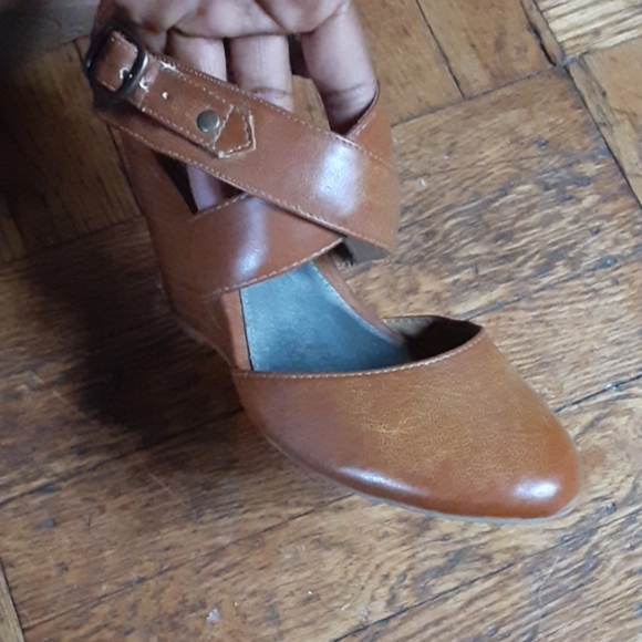 Shoes - Picture 4 of 5